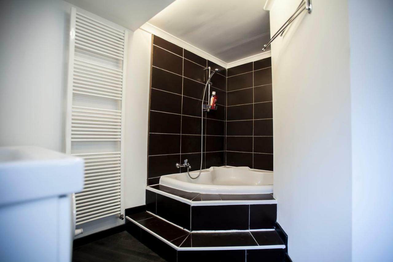 Luxury Suites Cathedral By Rikas Hotels Antwerpen Exteriör bild